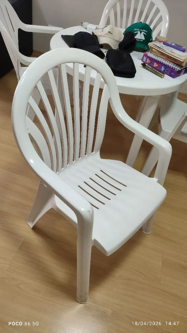 Mesa e quatro cadeiras plástico  - Foto 2