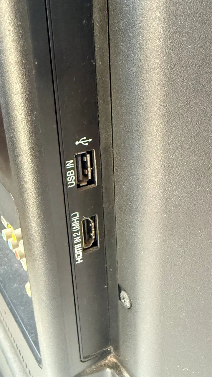 Vendo TV LG 32 polegadas para retirada de peça ou conserto - Foto 2