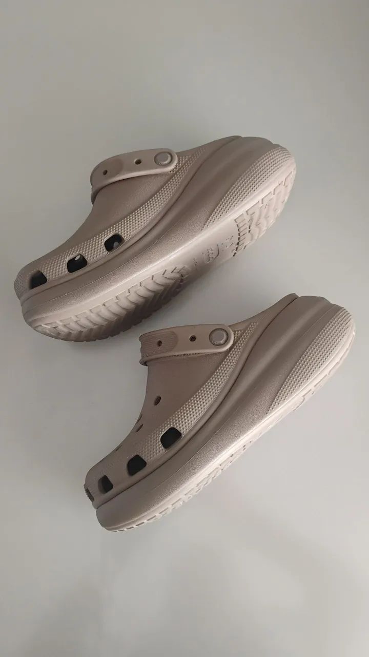 Crocs bege classic crush clog - Calçados - Centro, São Bernardo do