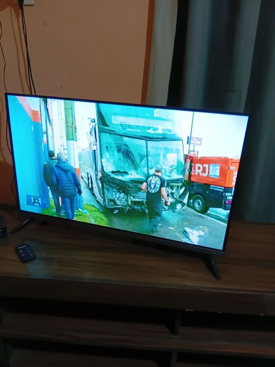 Vendo TV 39 polegadas  semi nova  - Foto 2