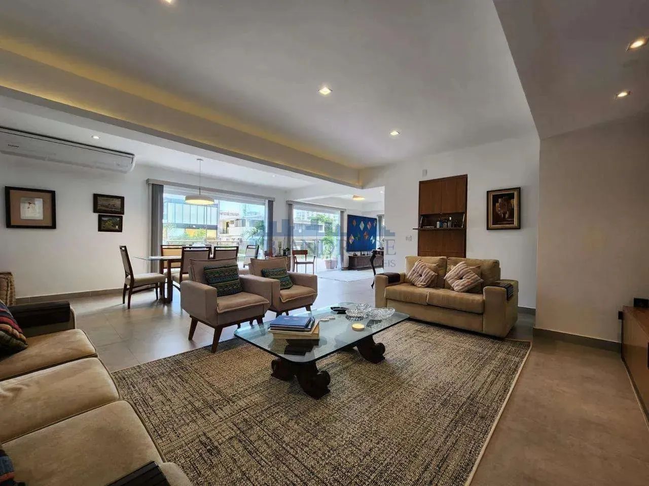 Cobertura linear totalmente reformada, sol da manhã com 317m², na segunda quadra da praia