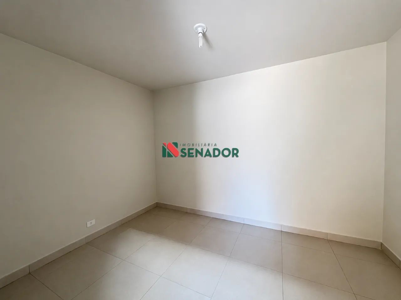 Casa à venda em Londrina, Recreio, com 4 quartos, com 155 m² - Foto 4