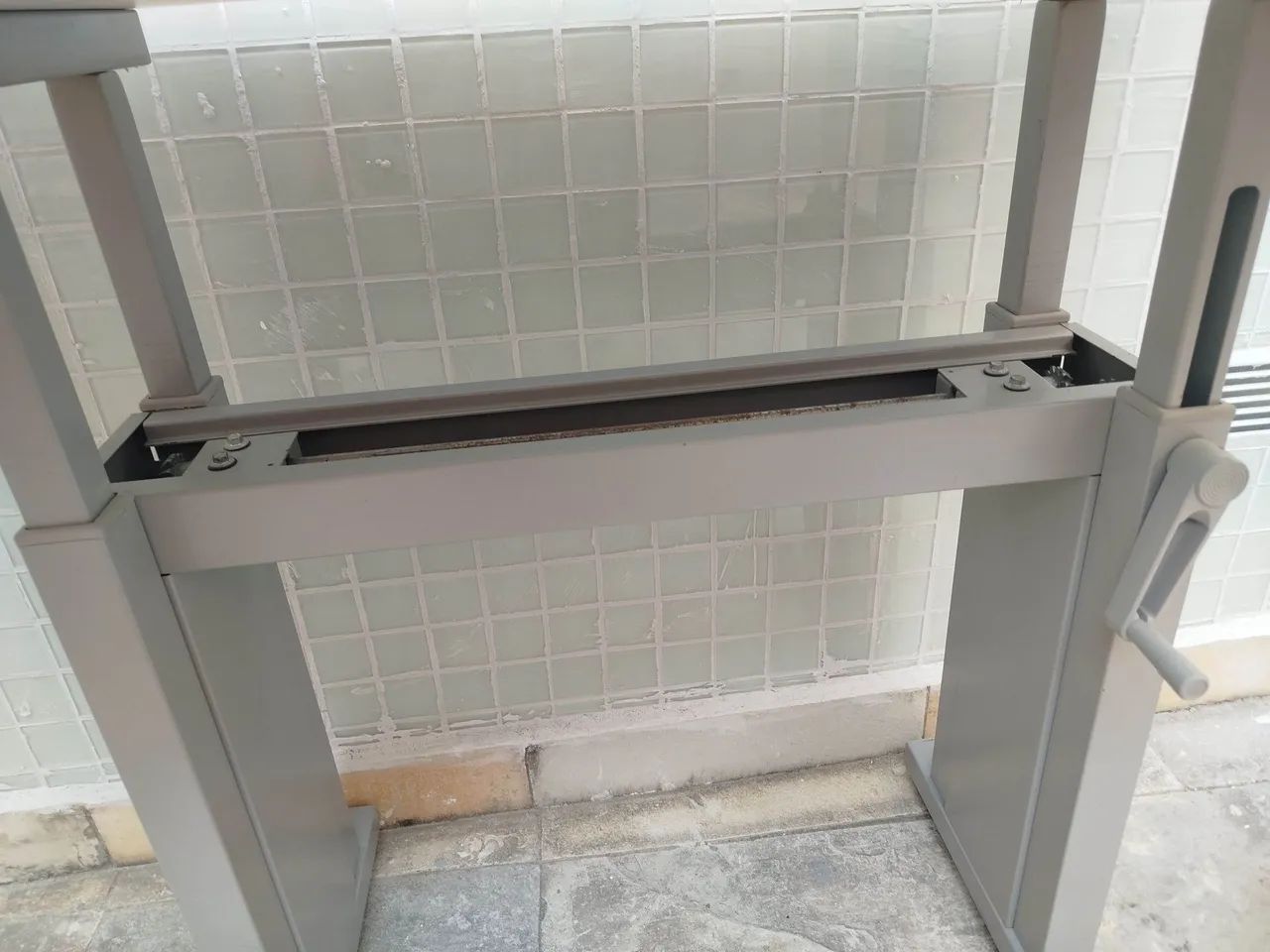 Mesa com regulagem de altura  - Foto 2