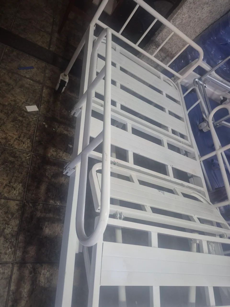 Cama hospitalar com 2 colchões  - Foto 4