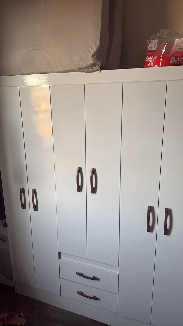 Guarda roupa 6 portas