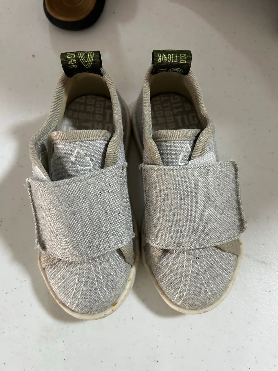 Sapatos e roupa - Foto 2