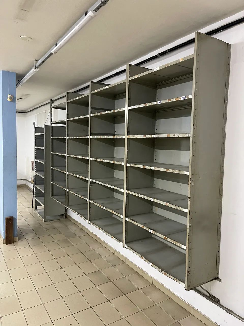 5 Gôndolas pratileiras suspensa