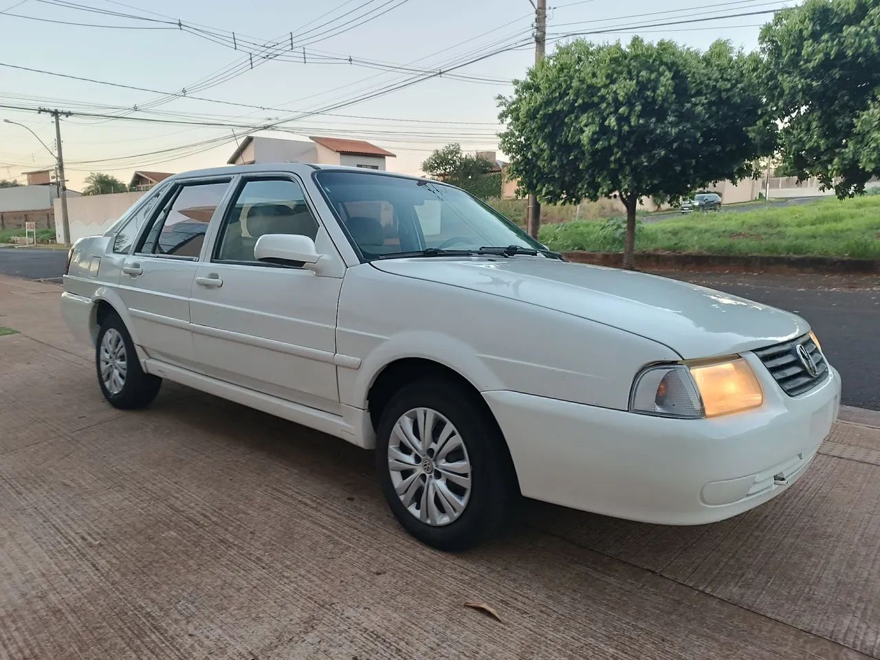 Volkswagen Santana 1.8 MI (álcool) 2003