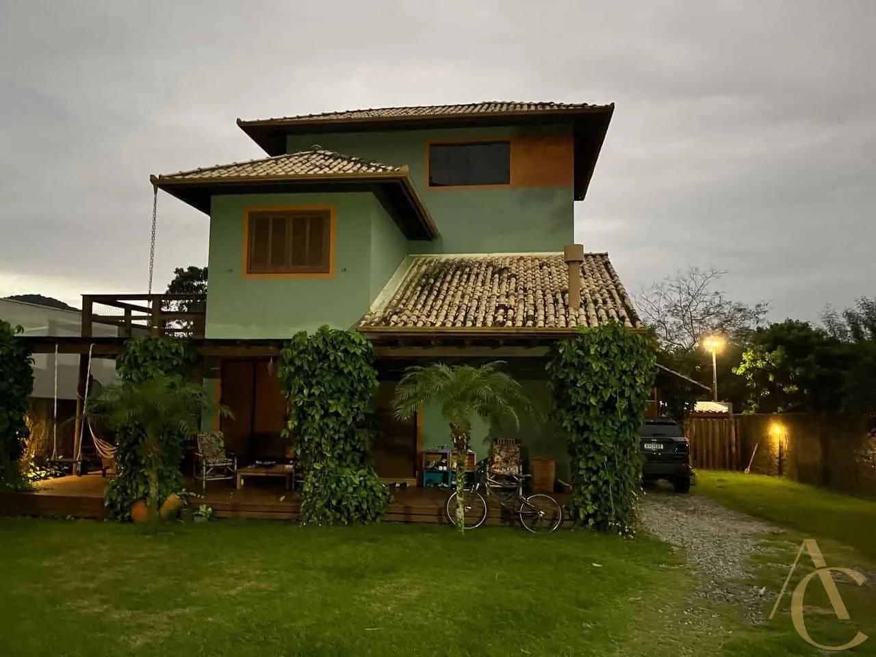 Casa à venda - 3 quartos sendo 2 suítes - Pântano do Sul | Florianópolis / SC