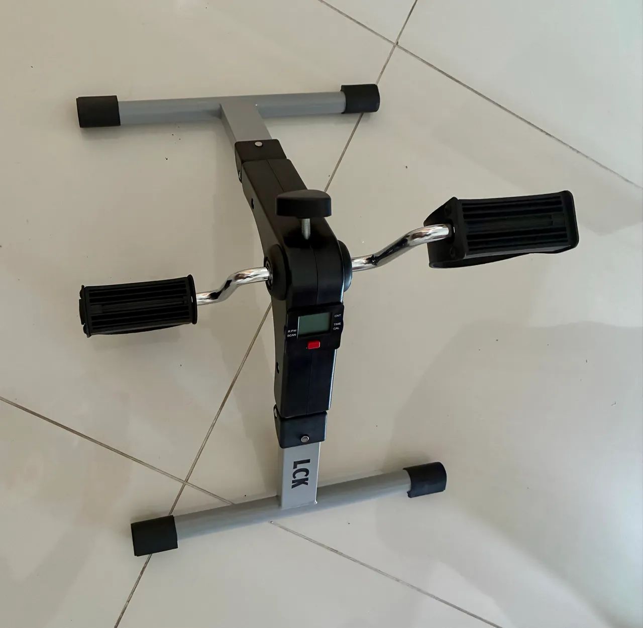 Kit Pedaleira ergométrica e Banco 