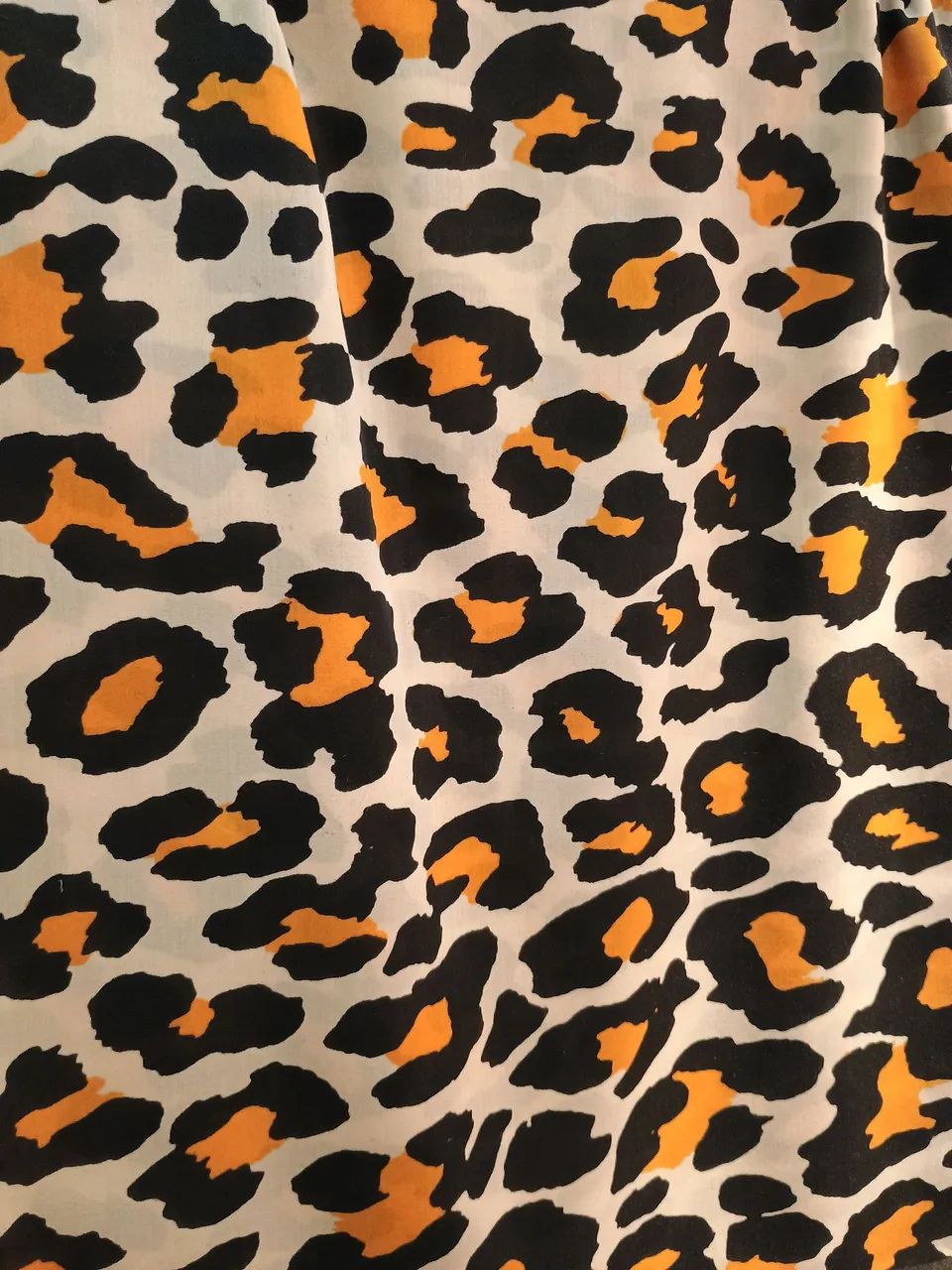 lenço de algodão animal print  tons neutros e caramelo  grande - Foto 2