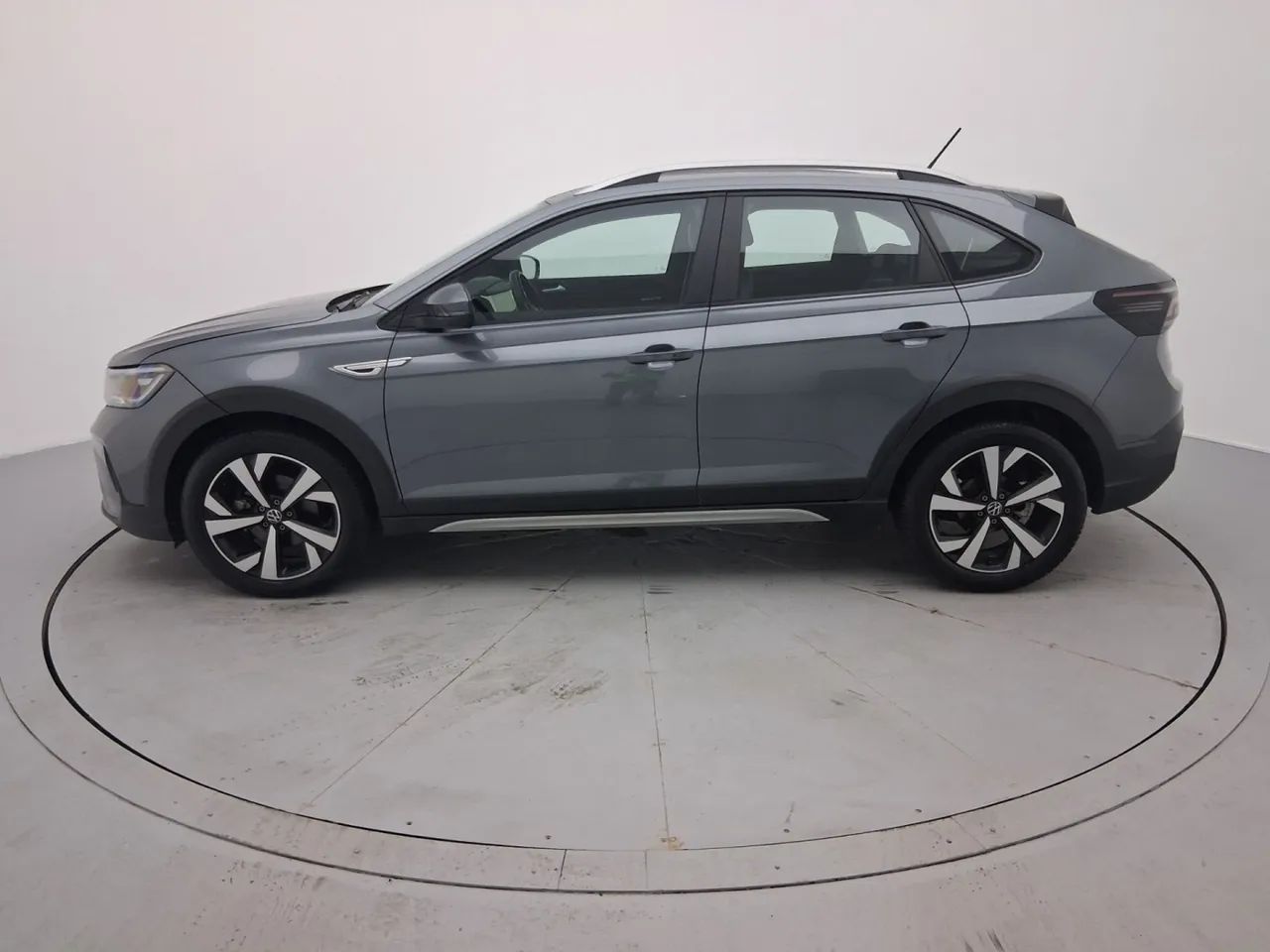 Volkswagen Nivus Highline 1.0 200 TSI Flex Aut., foto 2 de 18
