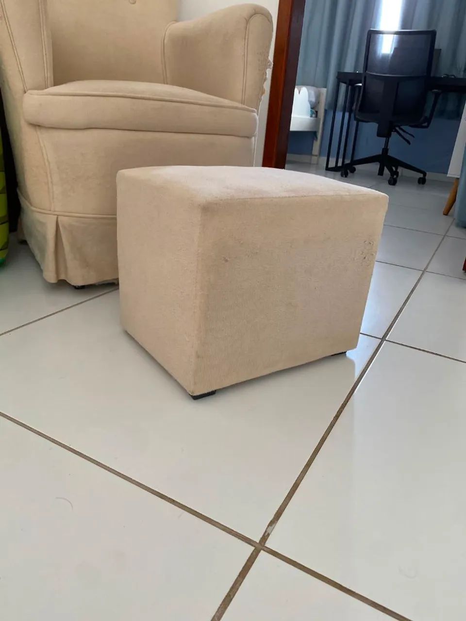 POLTRONA COM PUFF QUARTO - Foto 2
