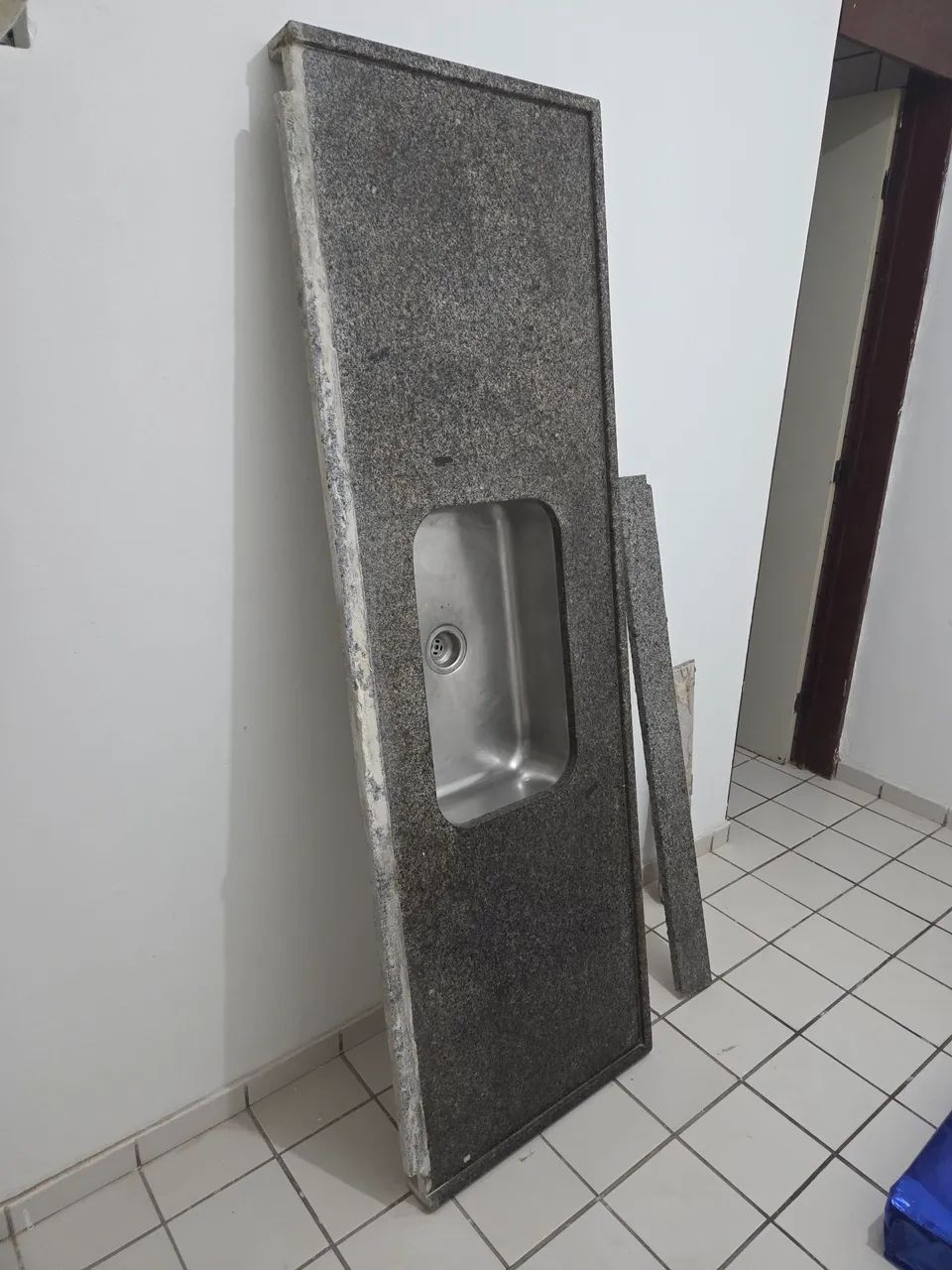 Bancada de granito com cuba 61x185cm - Foto 2