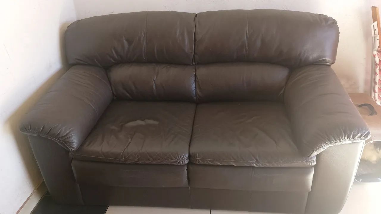 Sofá de couro 2 lugares