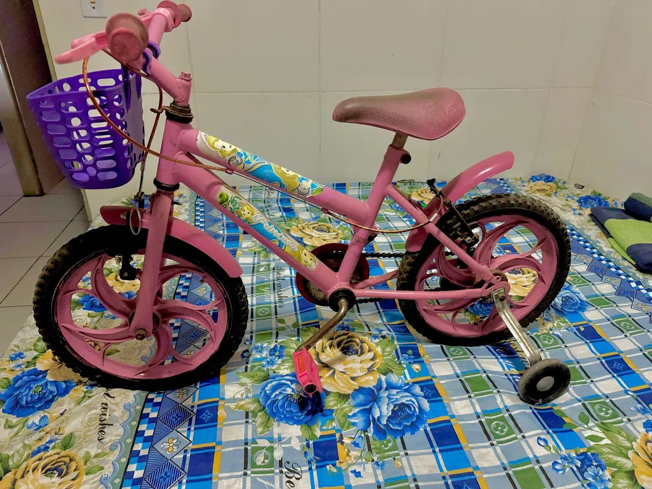 Vendo bicicleta infantil feminina.