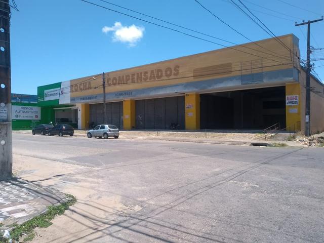 Alugo 3 galpões cada um com 12 x50 com pé direito de 8 metros. Prédio comercial