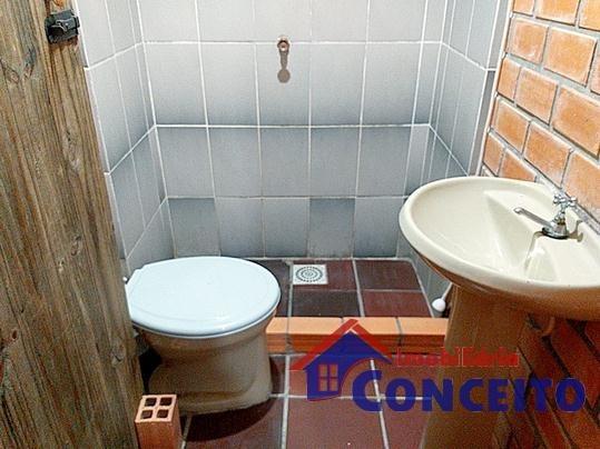 C342 - 04 >* dormitórios # Excelente residência de tijolo à vista em região de moradores - Foto 8