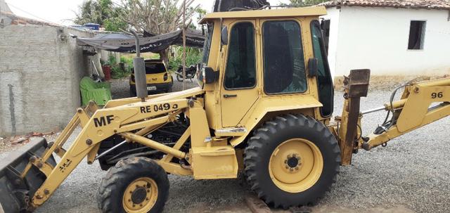 Hetroescavadeira MF 4x4 gabinada ano 2008