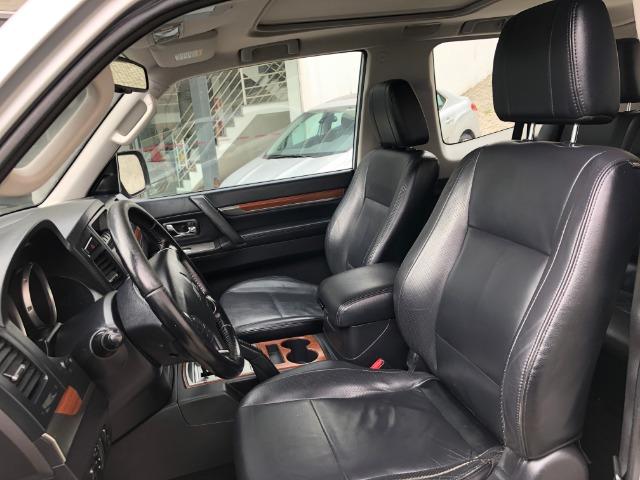 Pajero 3.2 HPE 3p Diesel 4x4 + Teto + xenon - Foto 4