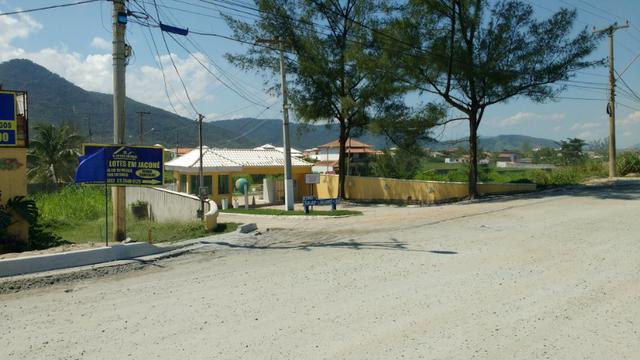 Ótimos terrenos financiados em Condomínio de frente à praia de Jaconé, Saquarema