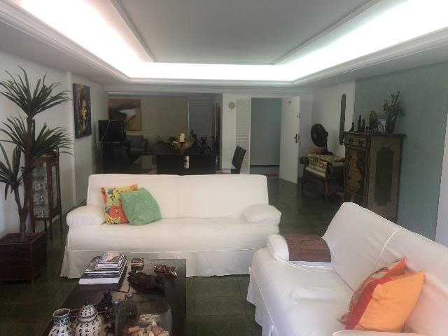Amplo apt com três suítes , lavabo, 2 vagas