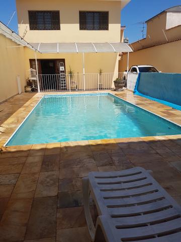 Troco casa com piscina