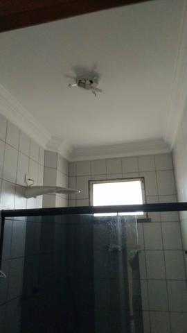Alugo apartamento em excelente localização - Foto 3