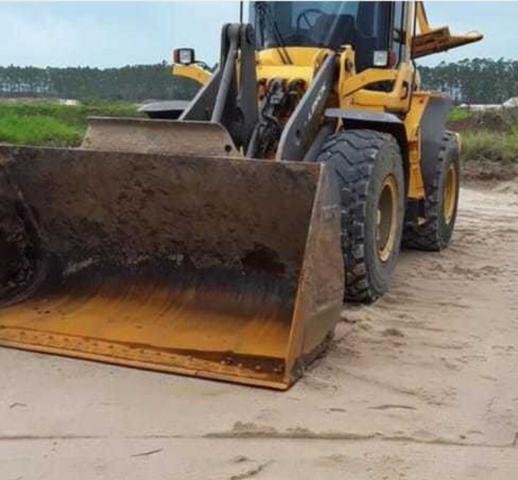 Pá carregadeira Volvo R$168.700,00
