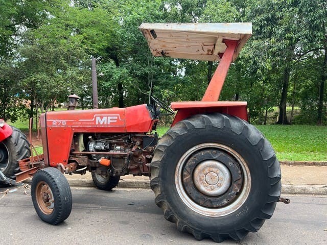 Trator massey Ferguson 275