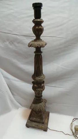 Abajur antigo em madeira nobre entalhado formato tocheiro sacro lindo dos anos 60 - Foto 2