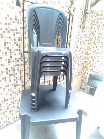 Conjunto 01 mesa + 04 cadeiras sem braços na cor preta 