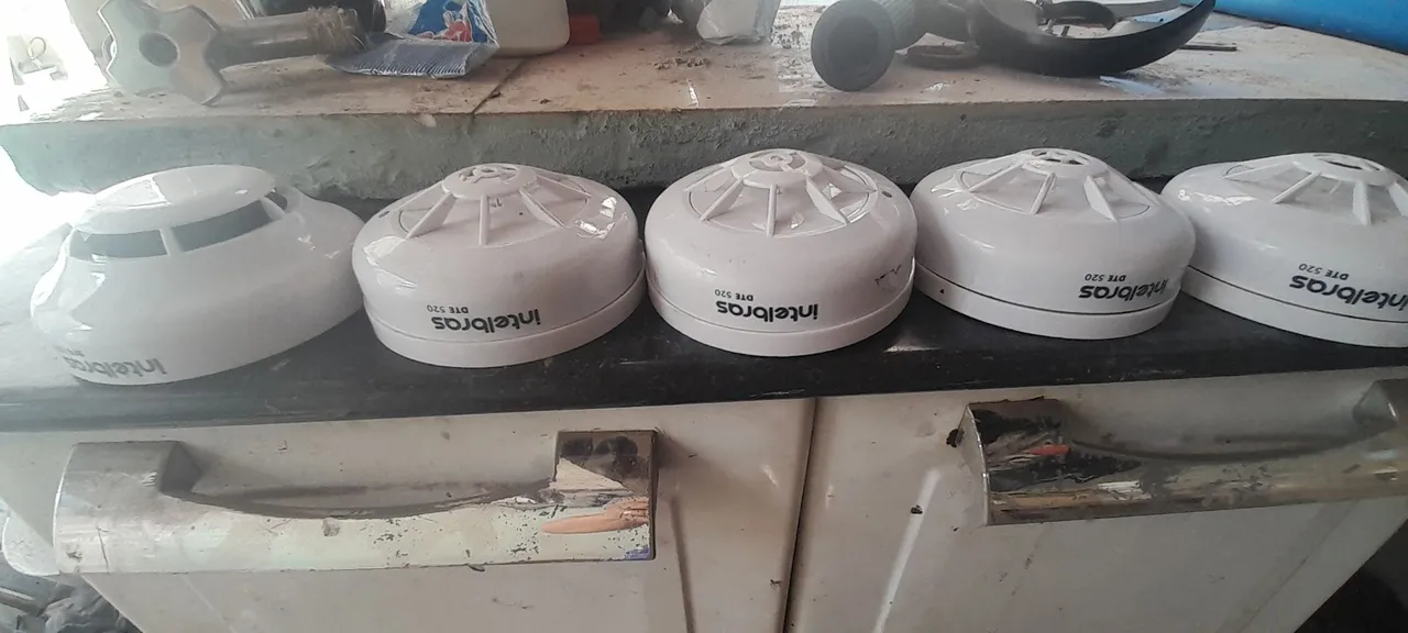 4 detectores de temperatura e 1 de fumaça intelbras
