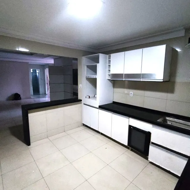 CP 028, Joquei Clube, Casa plana com 03 quartos, 03 banheiros, 03 vagas