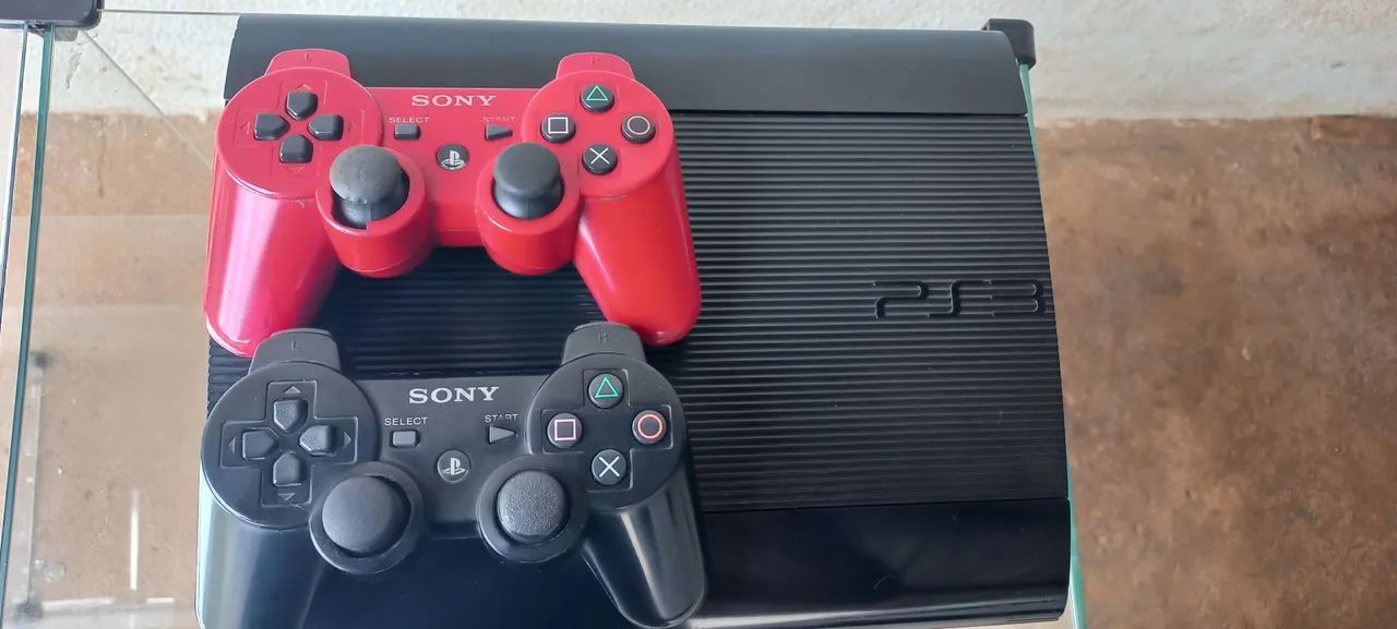 Playstation 3 Slim com 2 controles