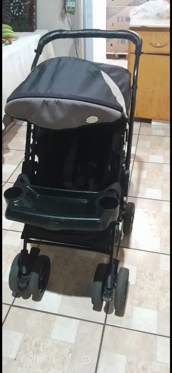 Carrinho de Bebê Compacto e Confortável