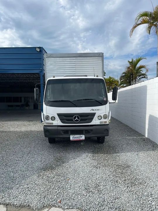 M. BENZ ACCELO 815 BAÚ ANO 2012 - Foto 2