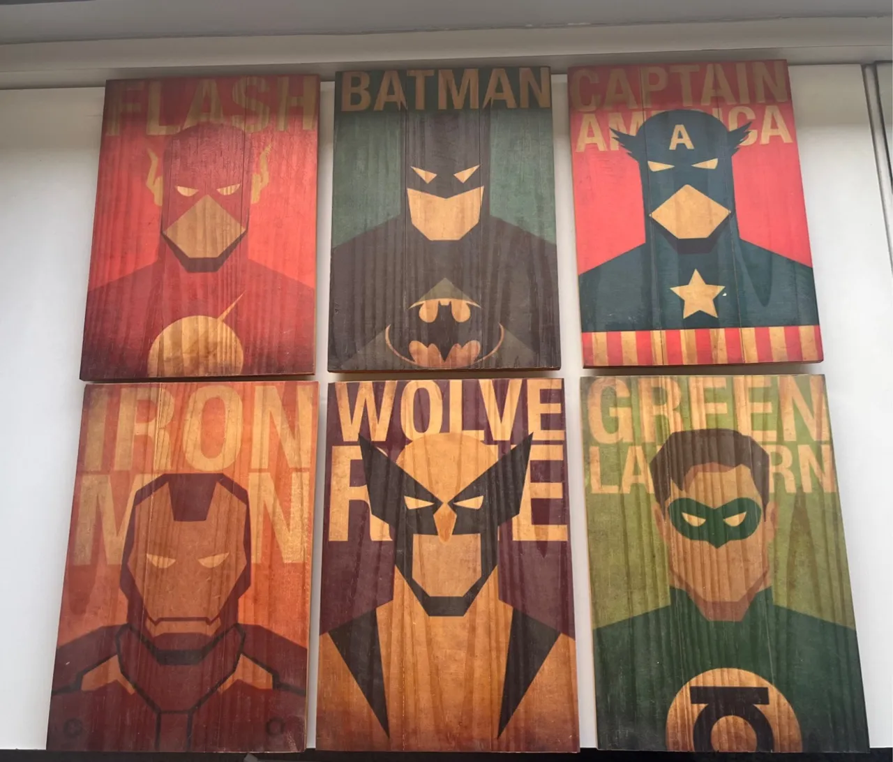 Quadros decorativos em madeira de heróis (valor da unidade)