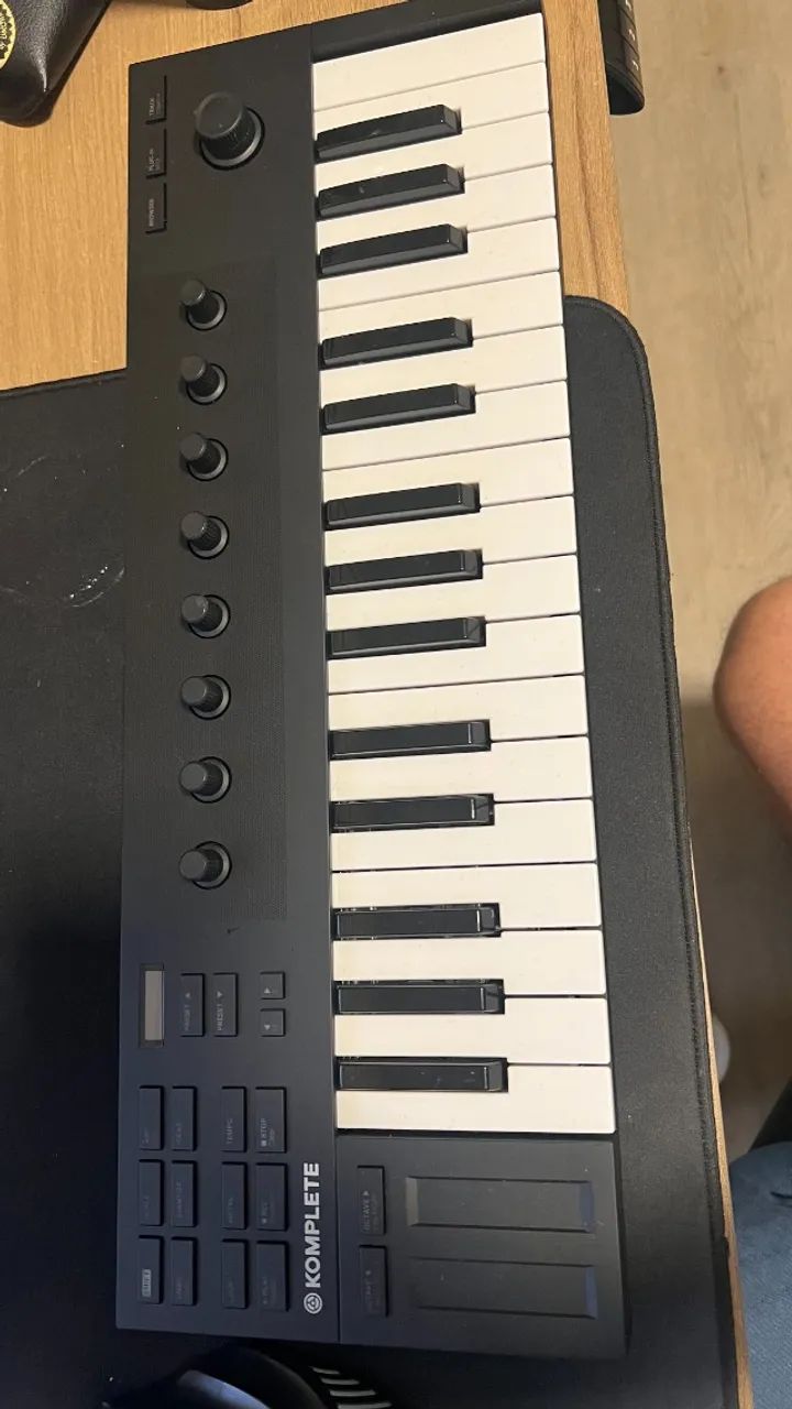 Komplete Kontrol M32 - Foto 4