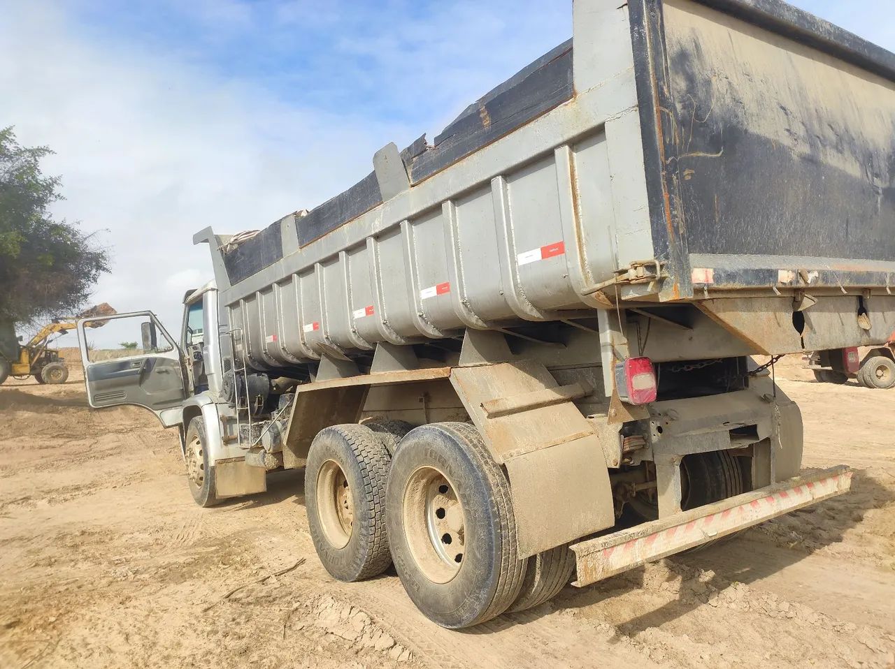 Caçamba Volks 23210 truck ano 2002 - Foto 2