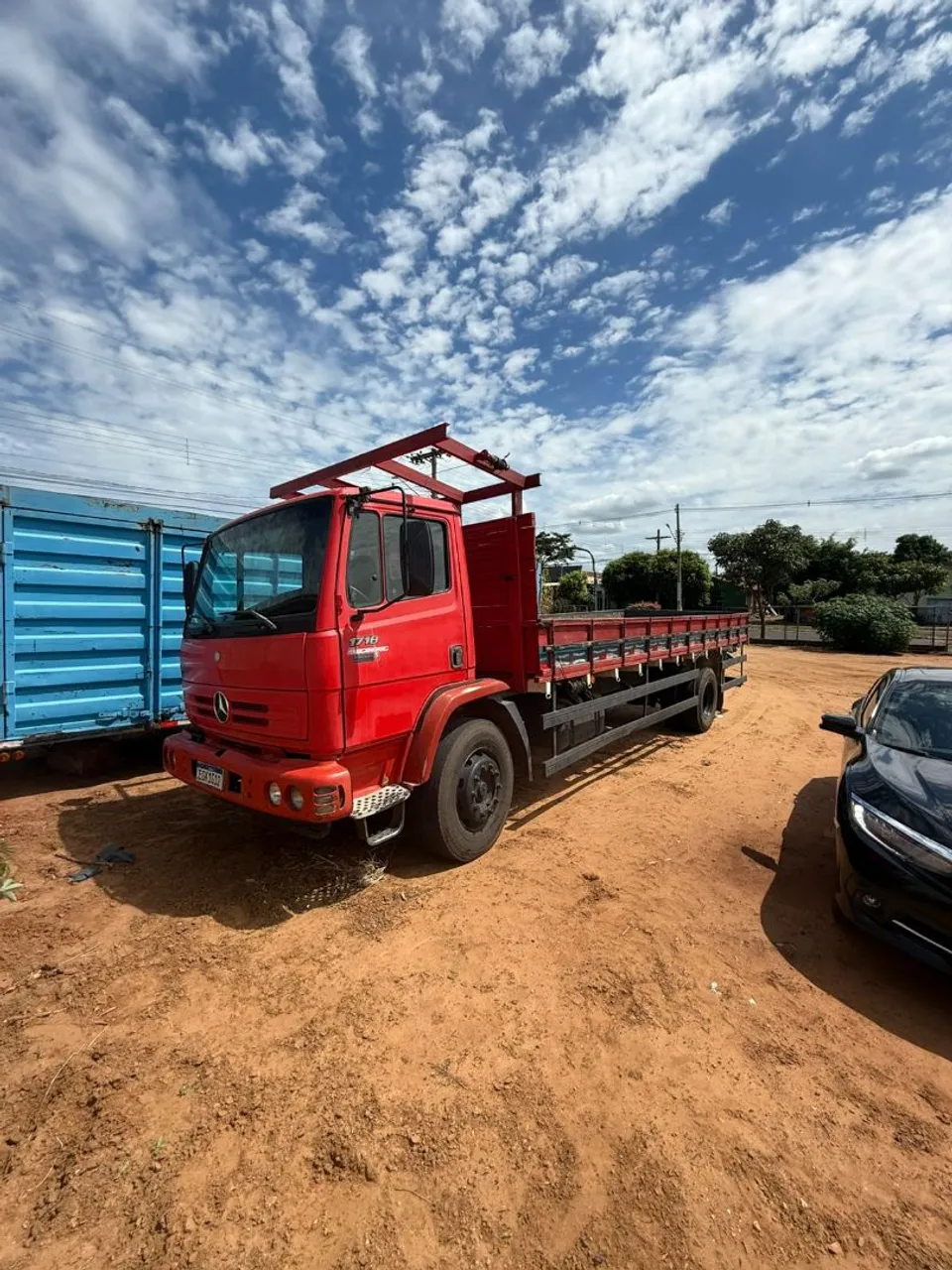 Caminhão Mercedes benz 1718 2010 impecável