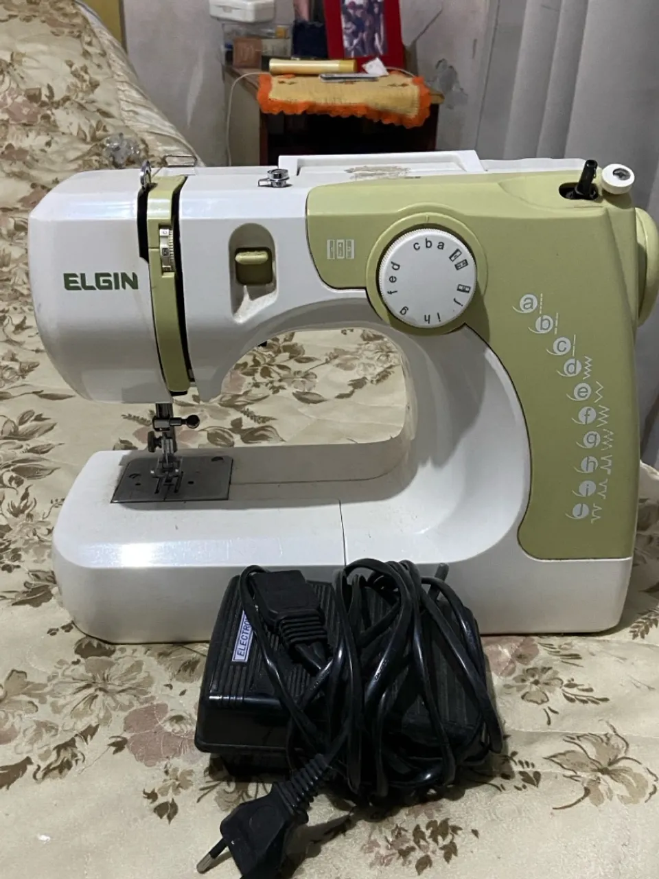 Máquina de Costura Elgin - Perfeita para seus projetos!