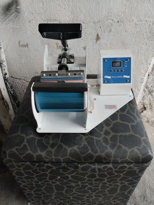 Máquina de estampar caneca