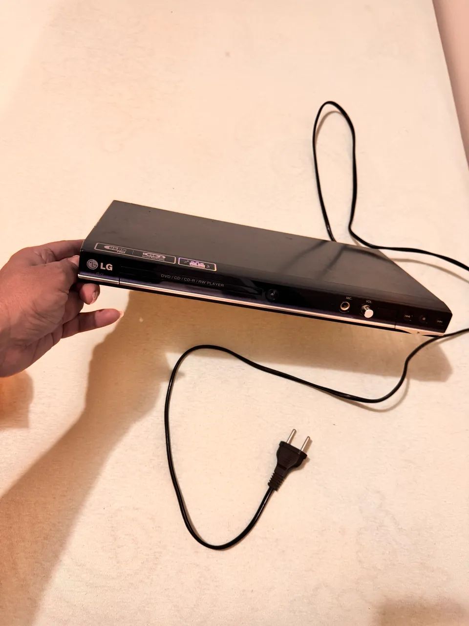 DVD LG em ótimo estado, usado poucas vezes.