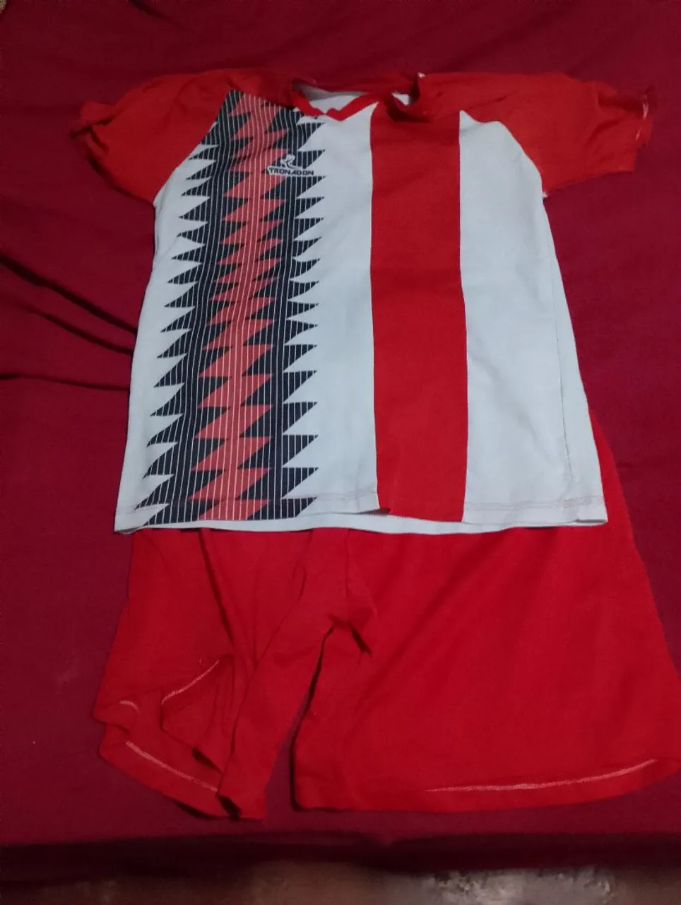 Uniforme de Futebol Vermelho e Branco