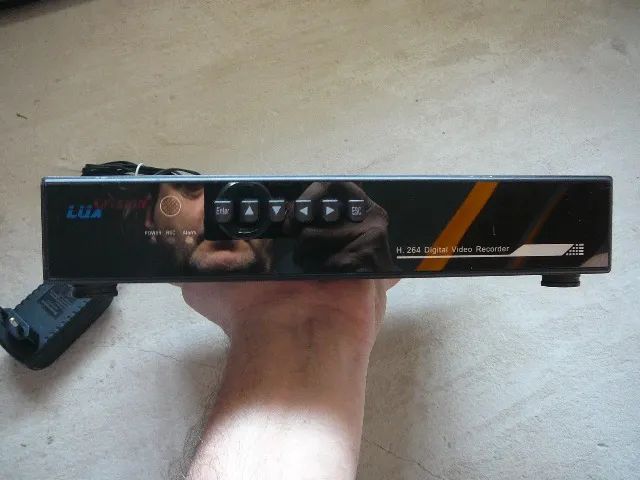 kit 4 câmeras + DVR + Caixa Metálica - Usado