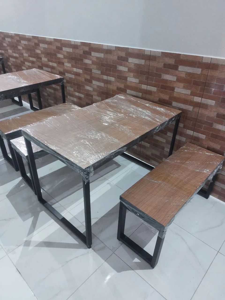 Conjunto de mesa com 4 cadeiras em metal e madeira - Foto 5