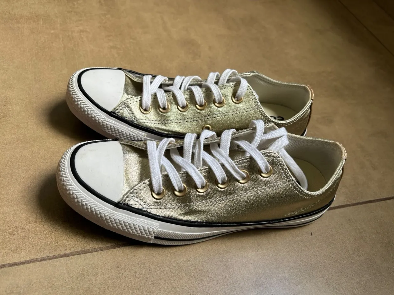 Tênis Converse Dourado