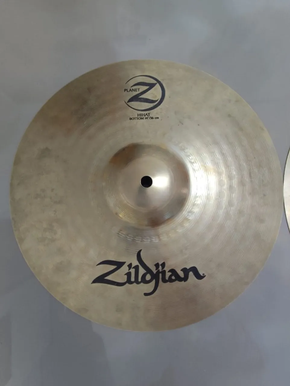 Chimbal Hi-Hat Zildjian Planet Z 14"