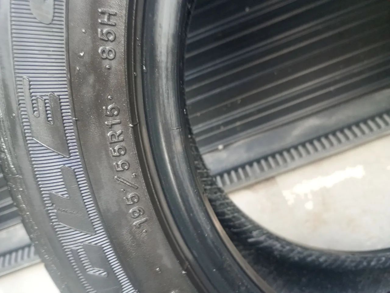 Pneu Goodyear 195/55/15  - Foto 4